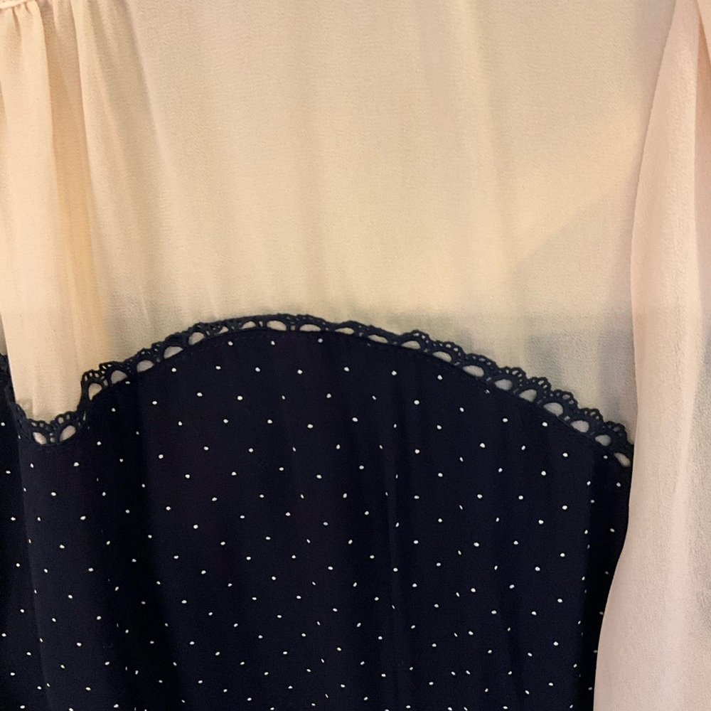 below the knee dress. Size L - Picture 2 of 5
